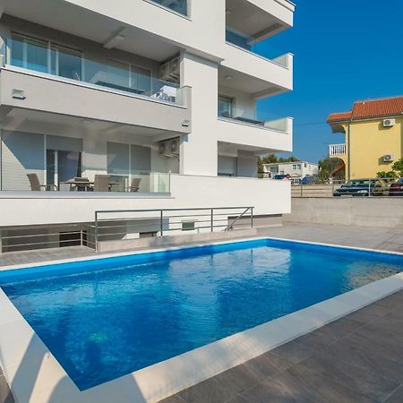 Апартаменти Apartmanska Kuca Luna Бибинє Екстер'єр фото