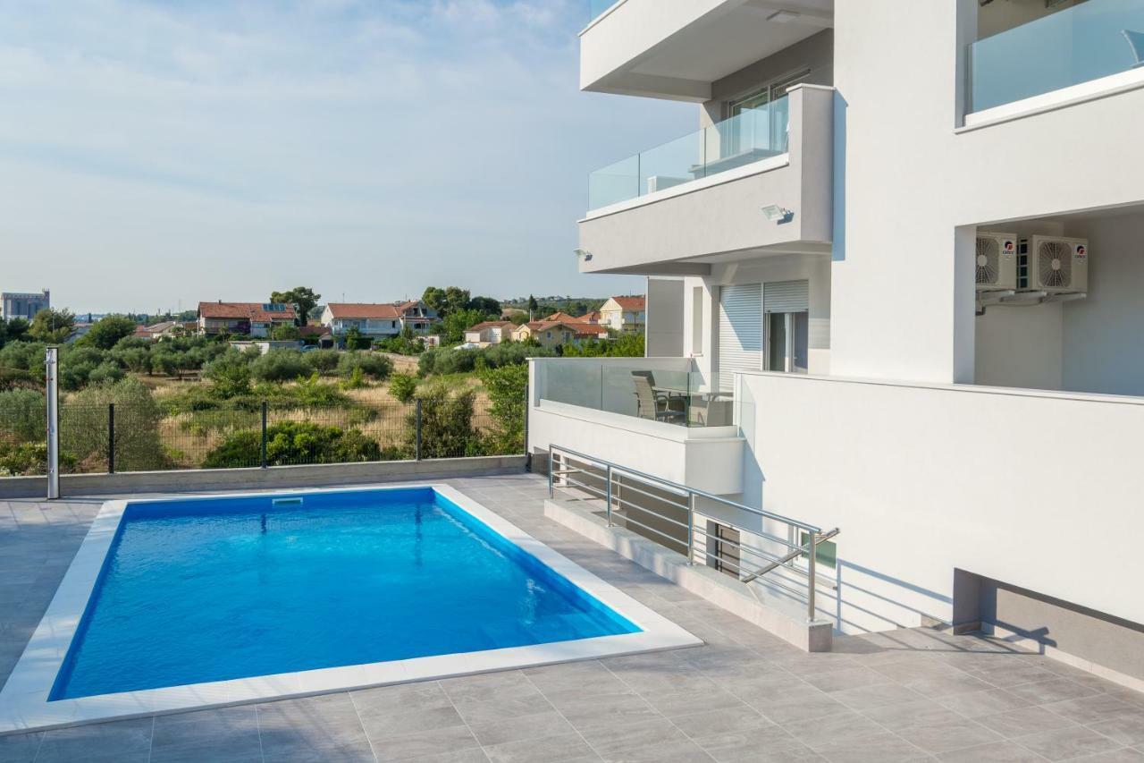 Апартаменти Apartmanska Kuca Luna Бибинє Екстер'єр фото