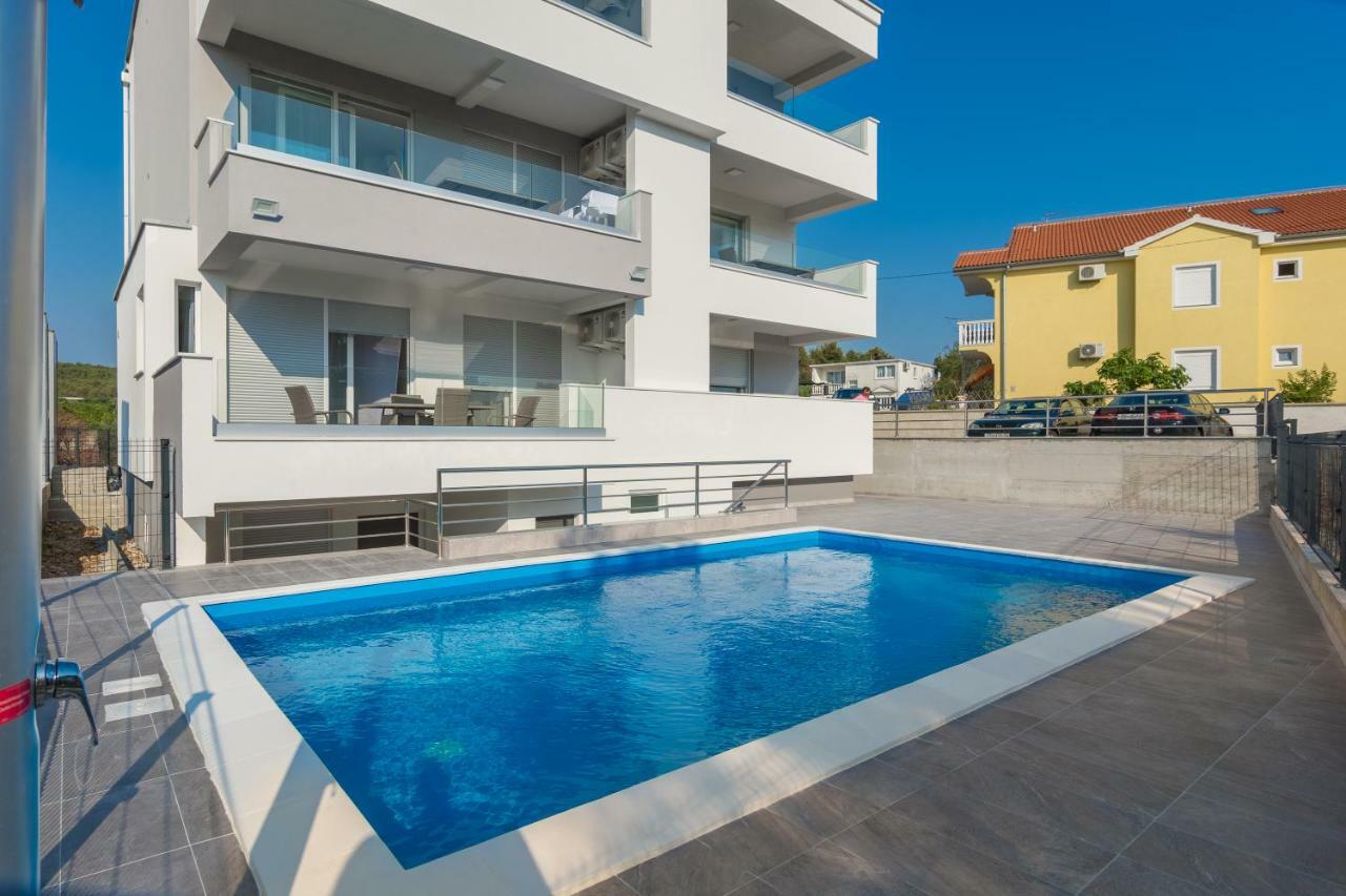 Апартаменти Apartmanska Kuca Luna Бибинє Екстер'єр фото